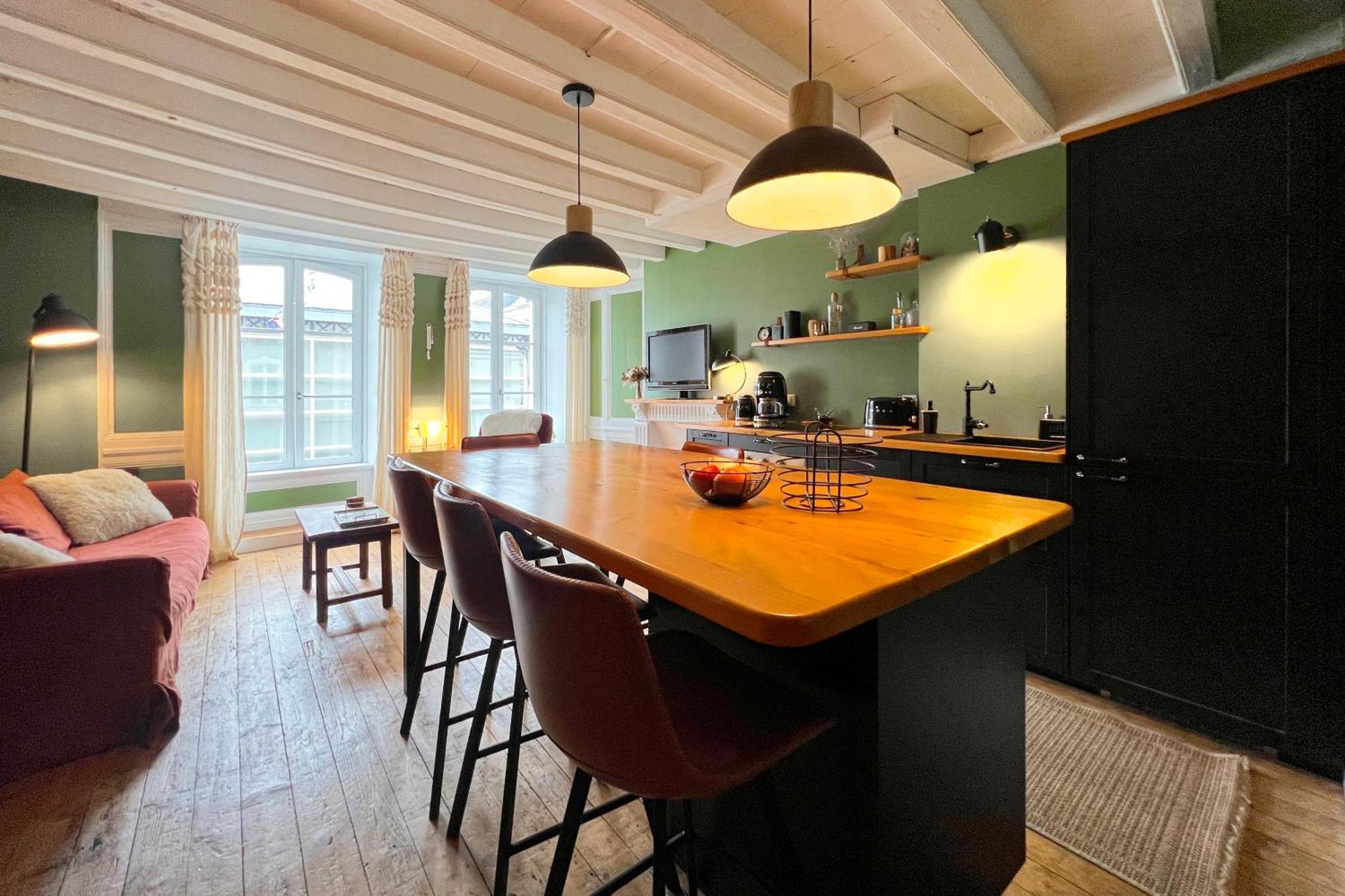 De Charme, 2 En Centre Apartment